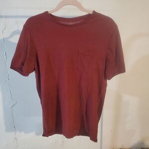 Mossimo men's medium Maroon Heather t-shirt with front pocket